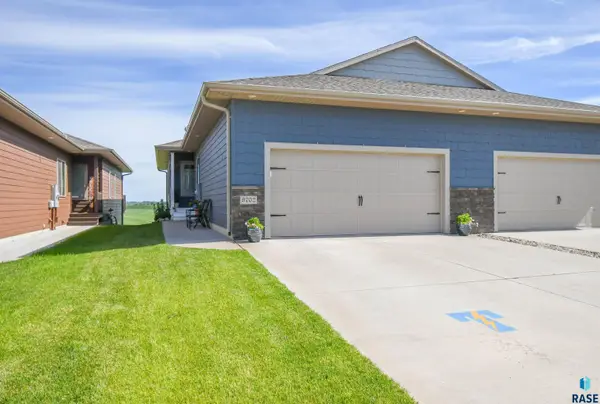 9702 W Broek Dr, Sioux Falls, SD 57106