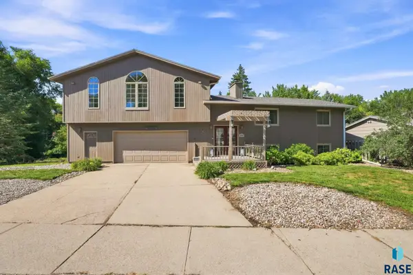 2000 E Tracy Ln, Sioux Falls, SD 57103