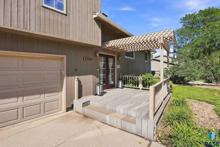 2000 E Tracy Ln, Sioux Falls, SD 57103 - #2