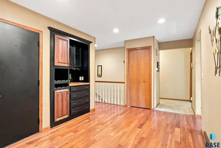 1311 E 54th St, Sioux Falls, SD 57103 - #3