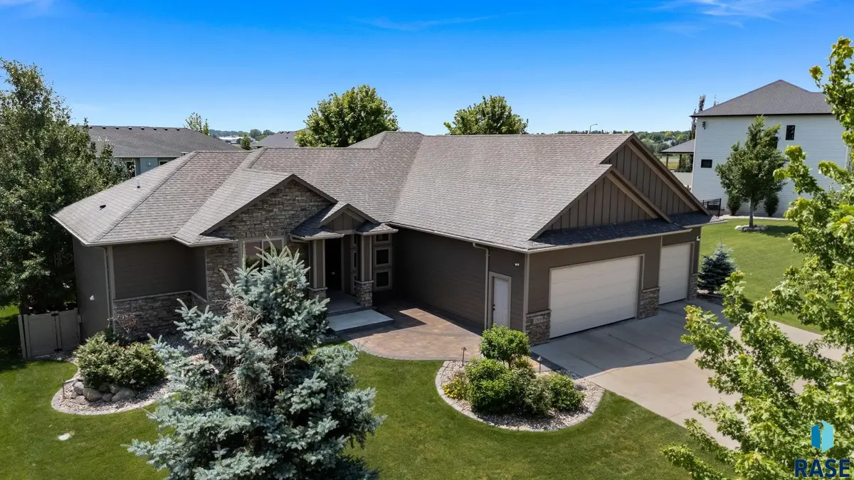 7309 E Donnelly Dr, Sioux Falls, SD 57110 - #1