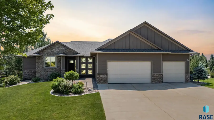 7309 E Donnelly Dr, Sioux Falls, SD 57110 - #2
