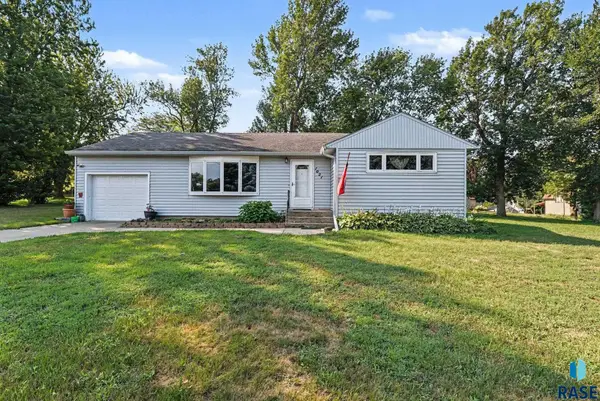 1021 4th St, Garretson, SD 57030