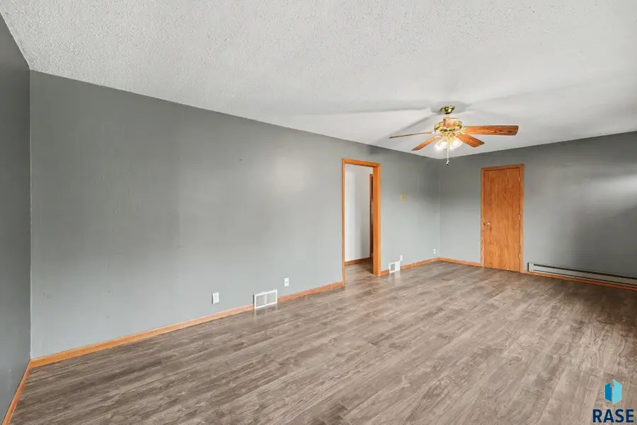 1021 4th St, Garretson, SD 57030 - #3