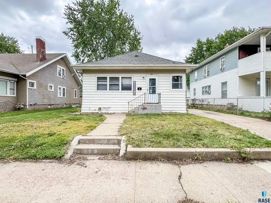 821 W 15th St, Sioux Falls, SD 57104 - #2