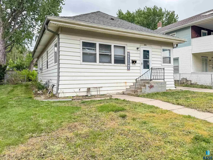 821 W 15th St, Sioux Falls, SD 57104 - #3