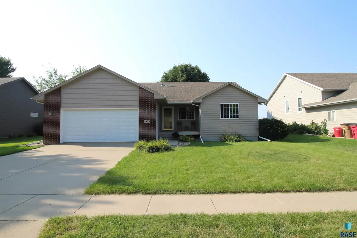 1933 E 63rd St, Sioux Falls, SD 57108 - #1