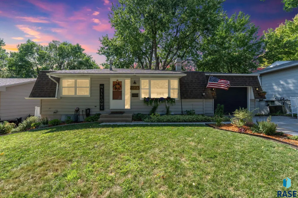 1717 S Judy Ave, Sioux Falls, SD 57103 - #1