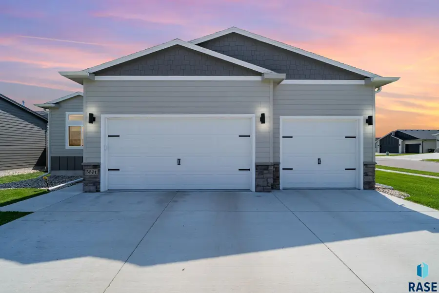5301 E Lumin St, Sioux Falls, SD 57108 - #2