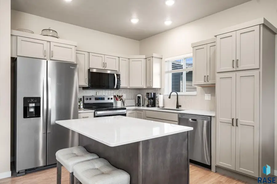5301 E Lumin St, Sioux Falls, SD 57108 - #3