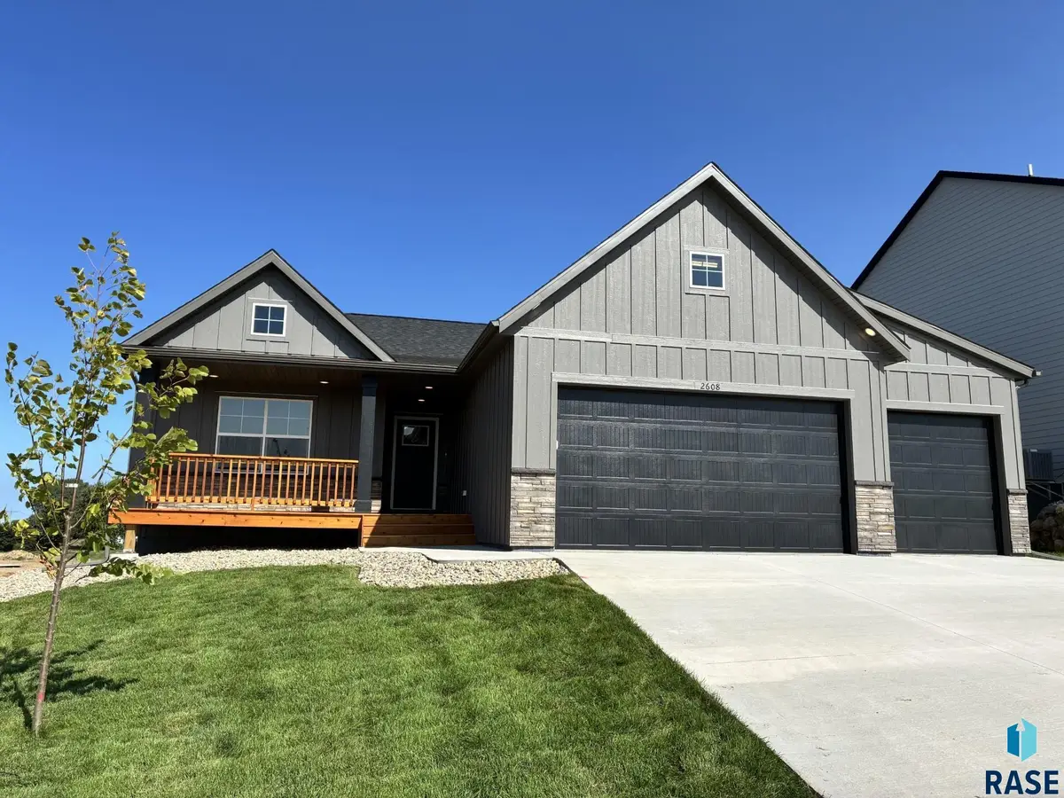 2608 S Copper Creek Ave, Sioux Falls, SD 57110 - #1
