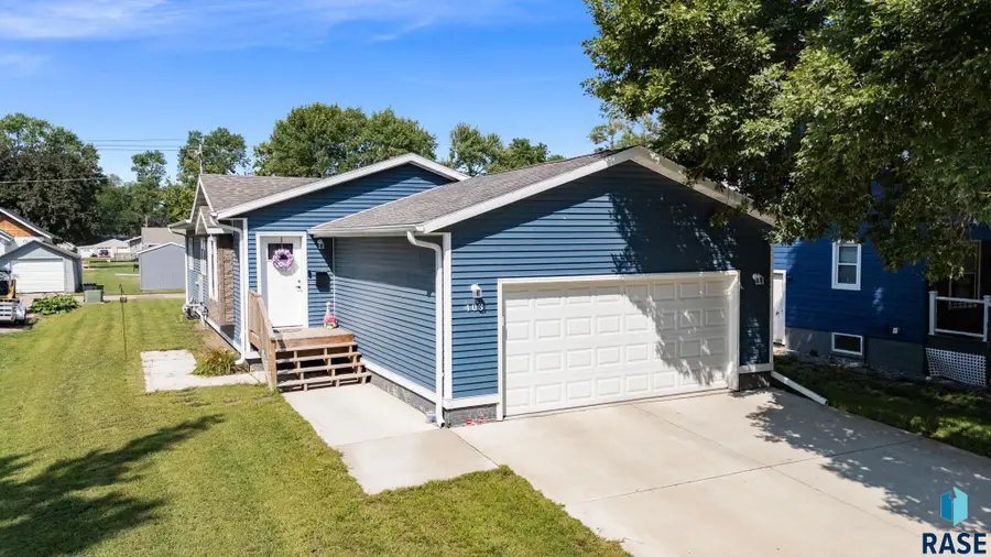 403 S 3rd St, Beresford, SD 57004 - #2