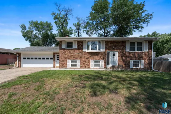 1408 E Sylvan Cir, Brandon, SD 57005