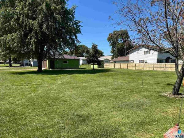 613 2nd Ave S, Clear Lake, SD 57226