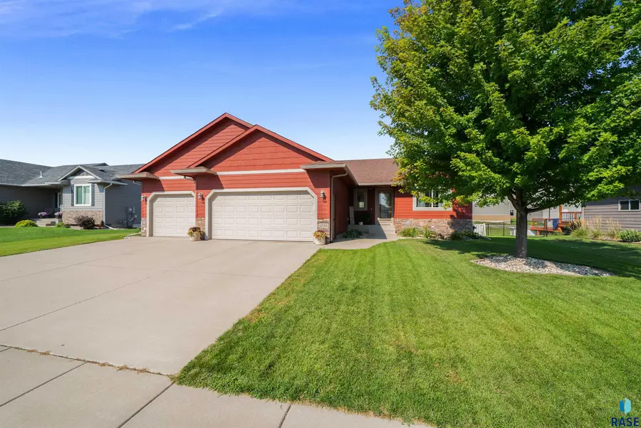 1005 N Cole Ave, Tea, SD 57064 - #2