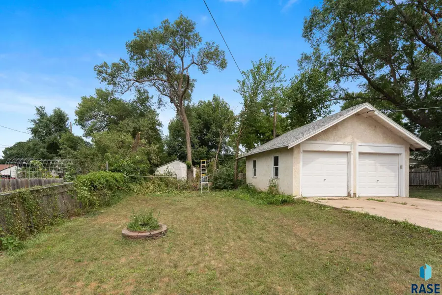 820 W 7th St, Sioux Falls, SD 57104 - #2