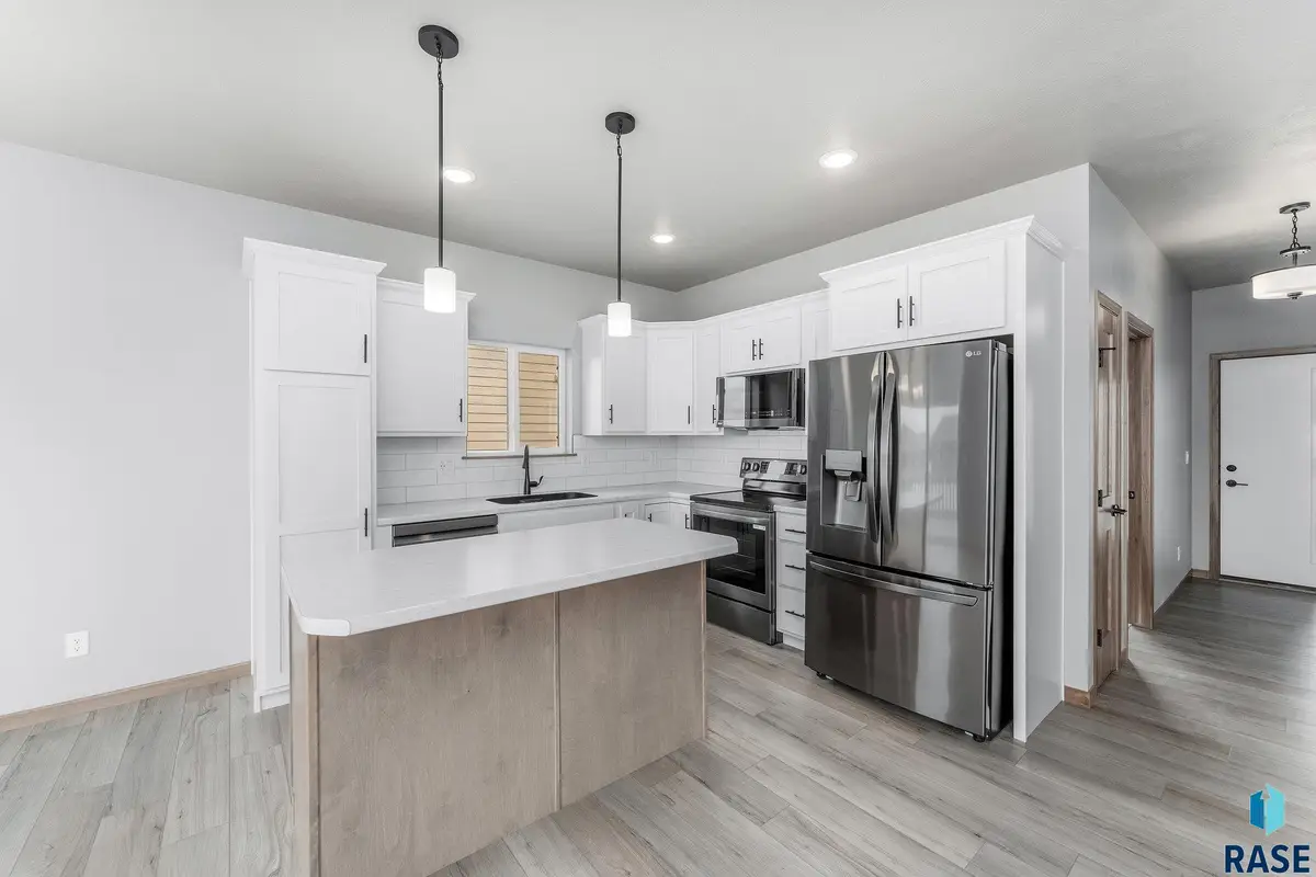 120 S Freshwater Ave, Brandon, SD 57005 - #1
