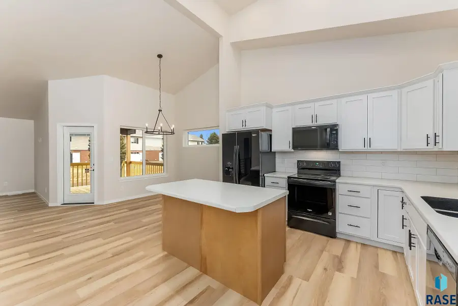 116 S Freshwater Ave, Brandon, SD 57005 - #3
