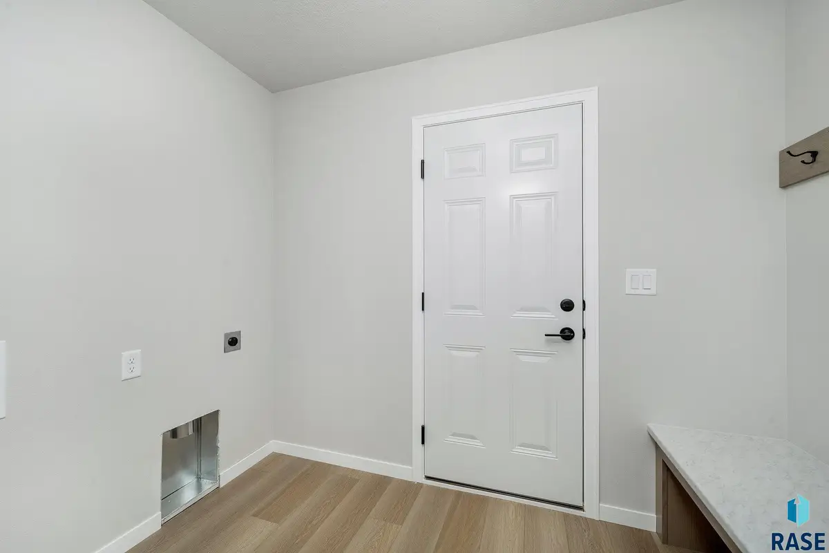 917 N Main St, Lennox, SD 57039 - #1