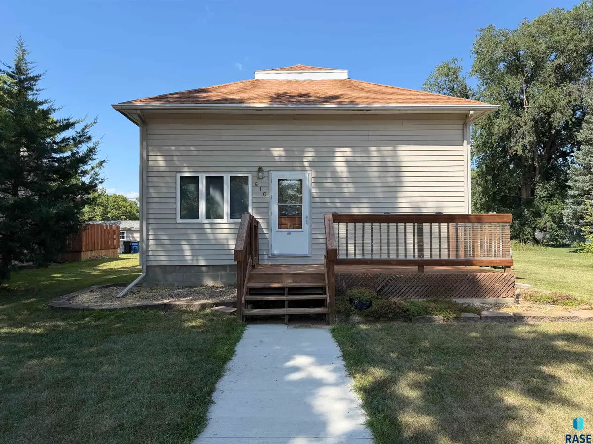 610 E 3rd St, Bridgewater, SD 57319 - #1