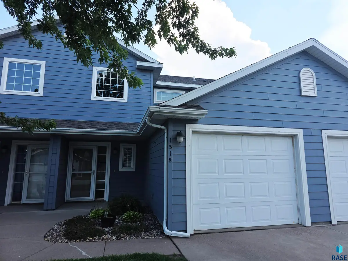 1318 N Fir Pl, Sioux Falls, SD 57107 - #1