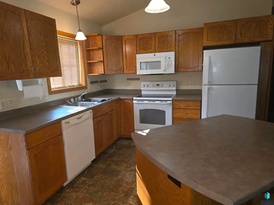 1318 N Fir Pl, Sioux Falls, SD 57107 - #2