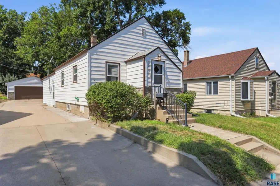 717 S Hawthorne Ave, Sioux Falls, SD 57104 - #3