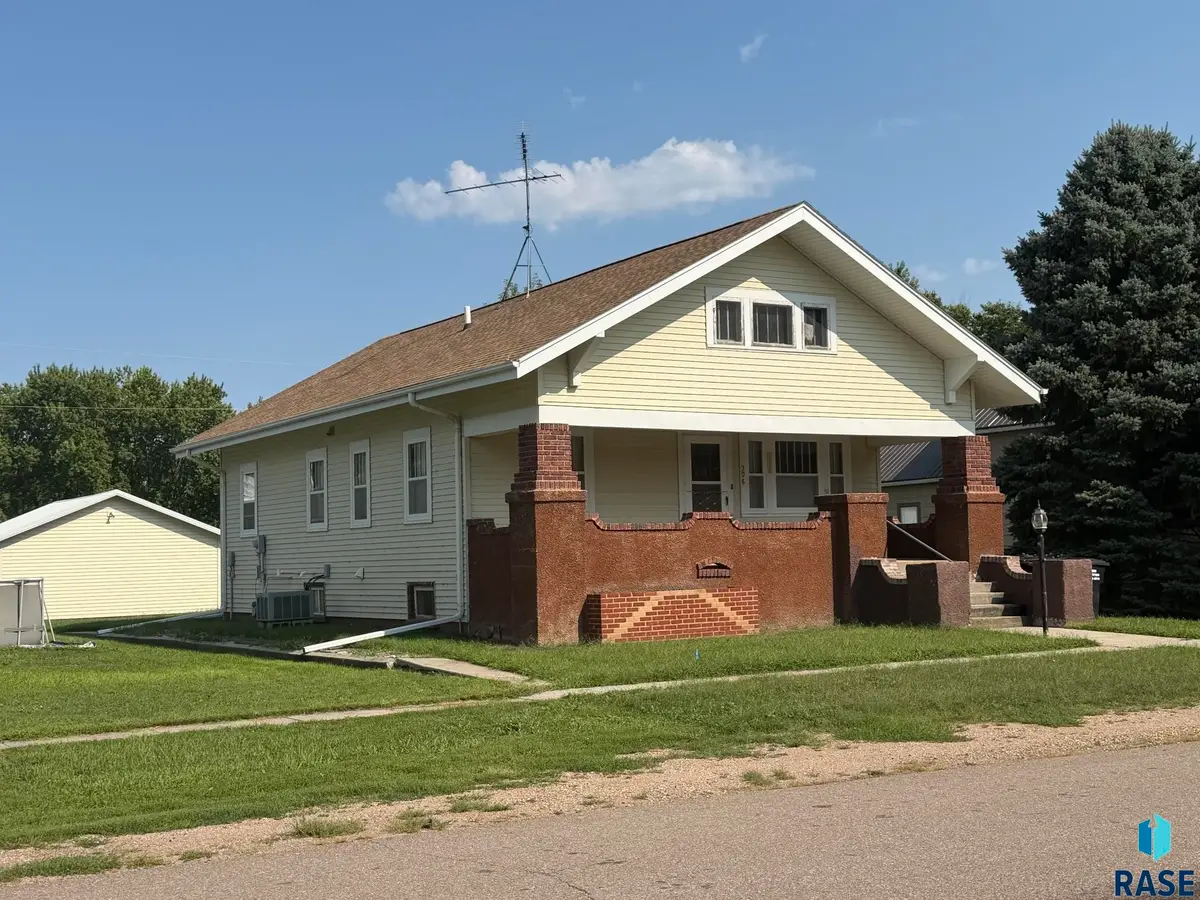 306 S High St, Menno, SD 57045 - #1