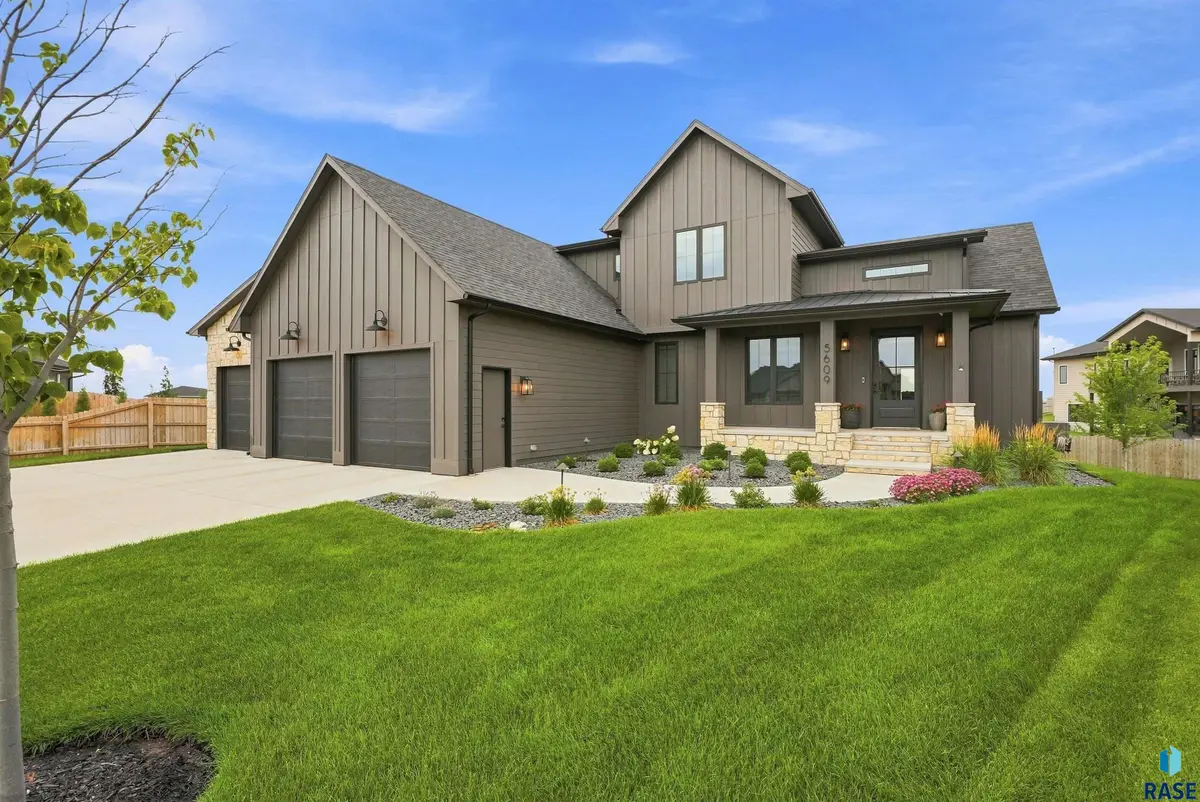 5609 E Canter Ridge Cir, Sioux Falls, SD 57110 - #1