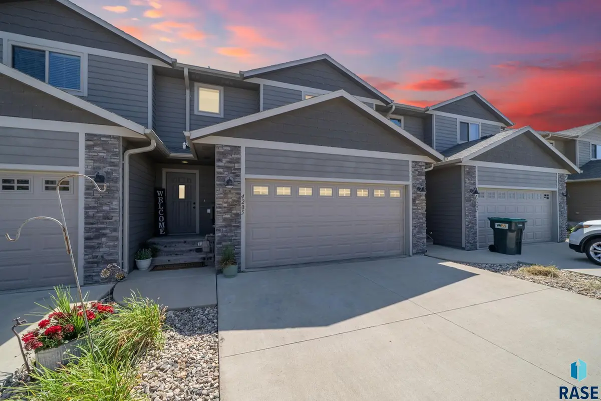 4205 N Knob Hill Ct, Sioux Falls, SD 57107 - #1