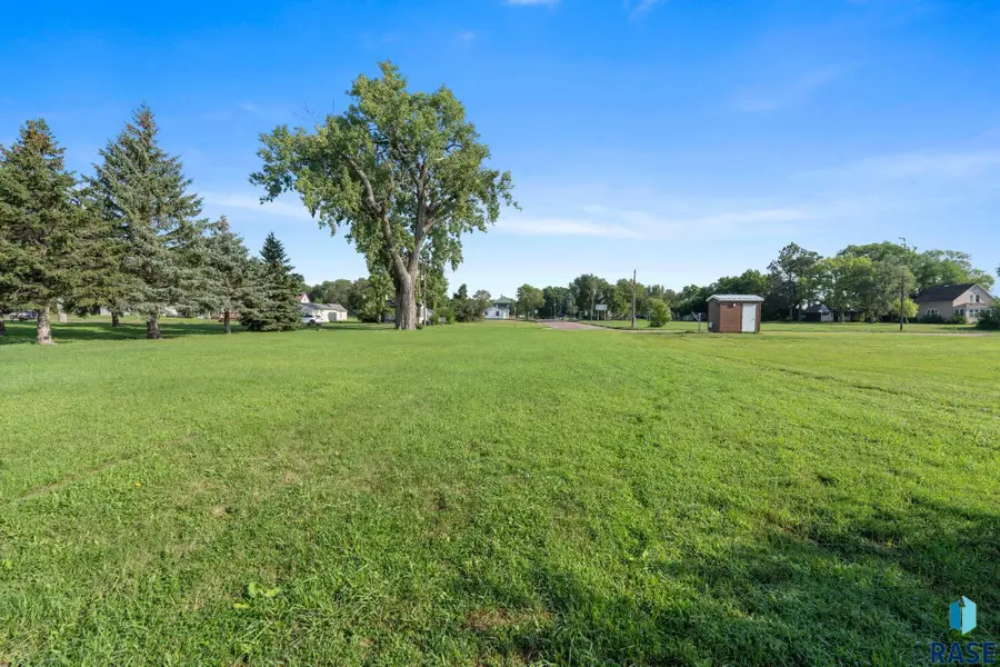 403 E Farmer Ave, Howard, SD 57349 - #3