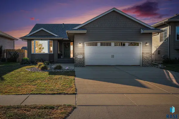 8012 W Wilson Dr, Sioux Falls, SD 57106