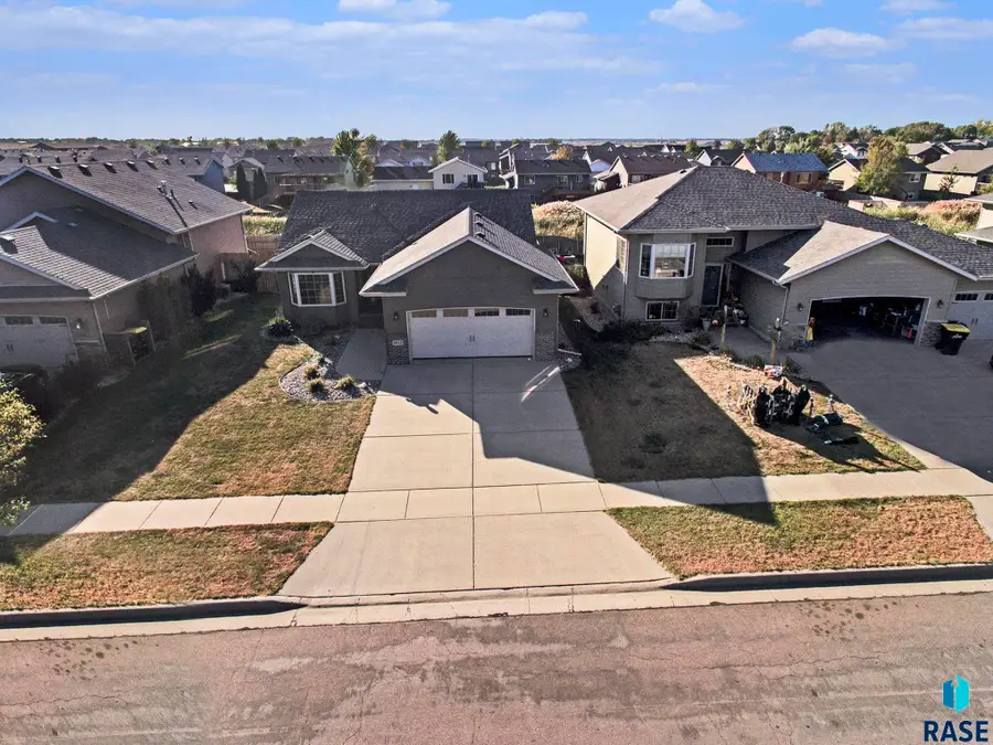 8012 W Wilson Dr, Sioux Falls, SD 57106 - #3