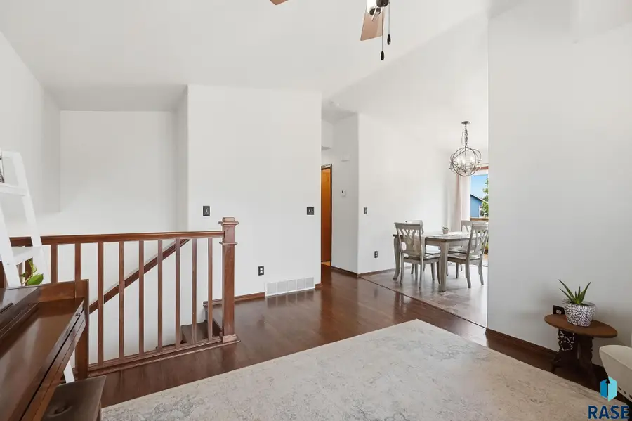 900 S Linden Ave, Harrisburg, SD 57032 - #3