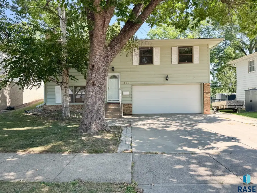 520 S Conklin Ave, Sioux Falls, SD 57103 - #2