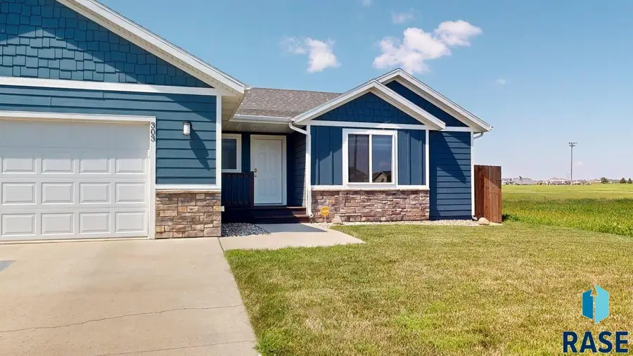 303 Plainside Ave, Harrisburg, SD 57032 - #2