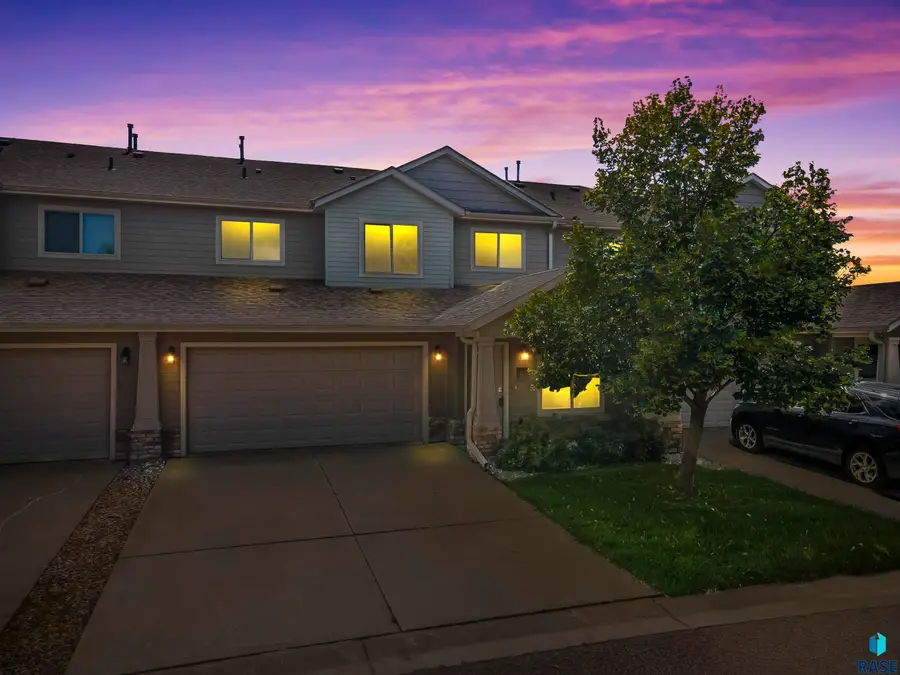 2905 E Indigo Pl, Sioux Falls, SD 57108 - #2