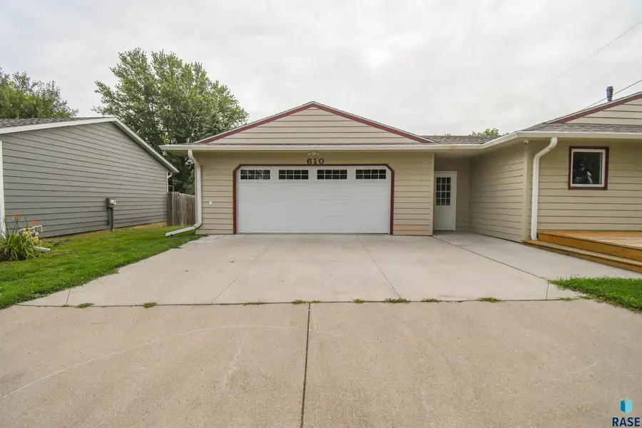 610 S Academy St, Lennox, SD 57039 - #2