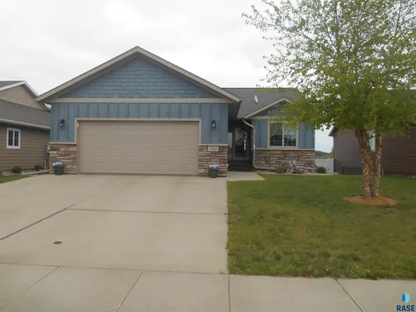 1219 N Lalley Ln, Sioux Falls, SD 57107
