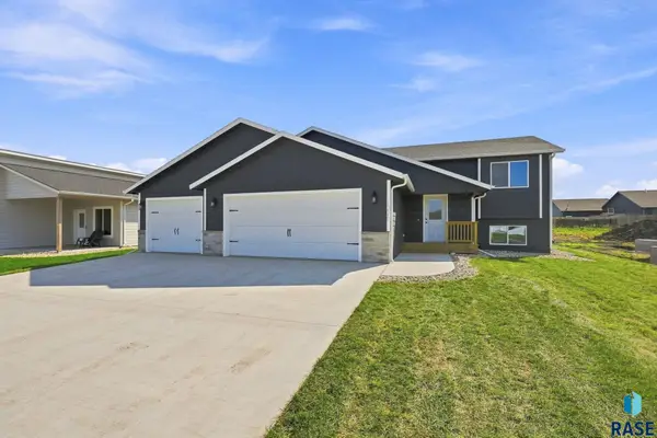 1430 N Titan St, Tea, SD 57064