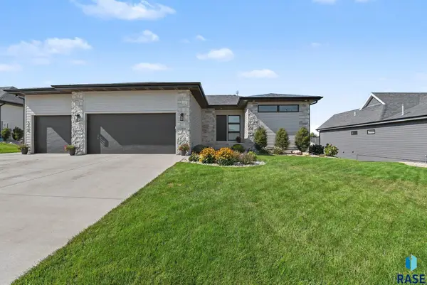 7320 E Twin Pines Ct, Sioux Falls, SD 57110