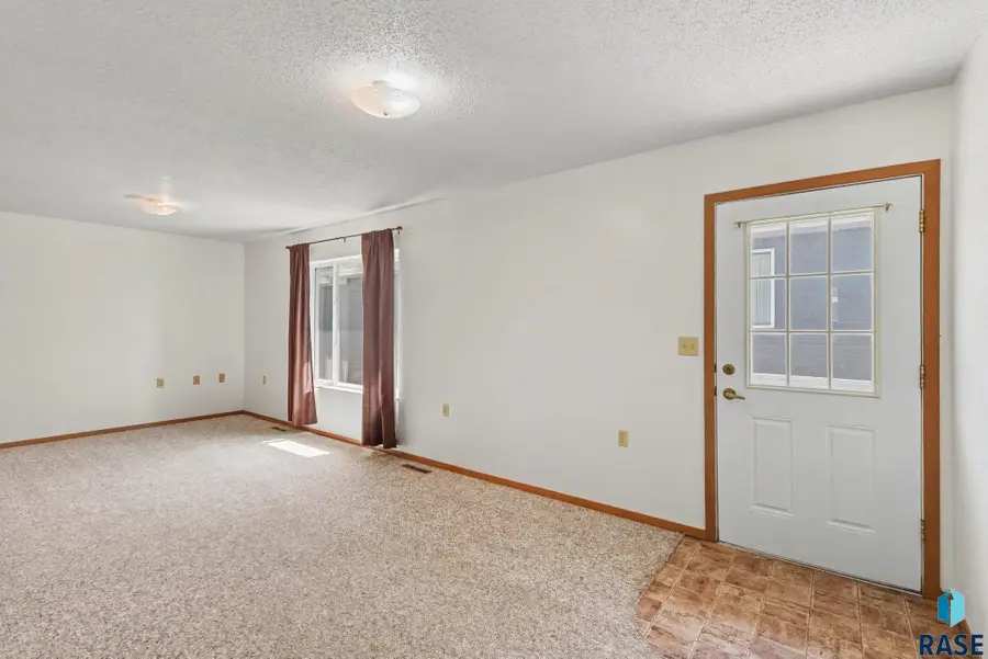 1109 N Haley Ave, Sioux Falls, SD 57104 - #3