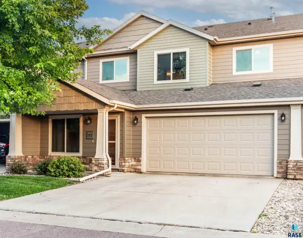 2813 E Indigo Pl, Sioux Falls, SD 57108