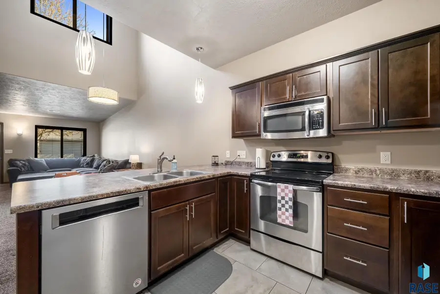 2813 E Indigo Pl, Sioux Falls, SD 57108 - #2