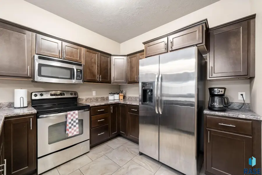 2813 E Indigo Pl, Sioux Falls, SD 57108 - #3