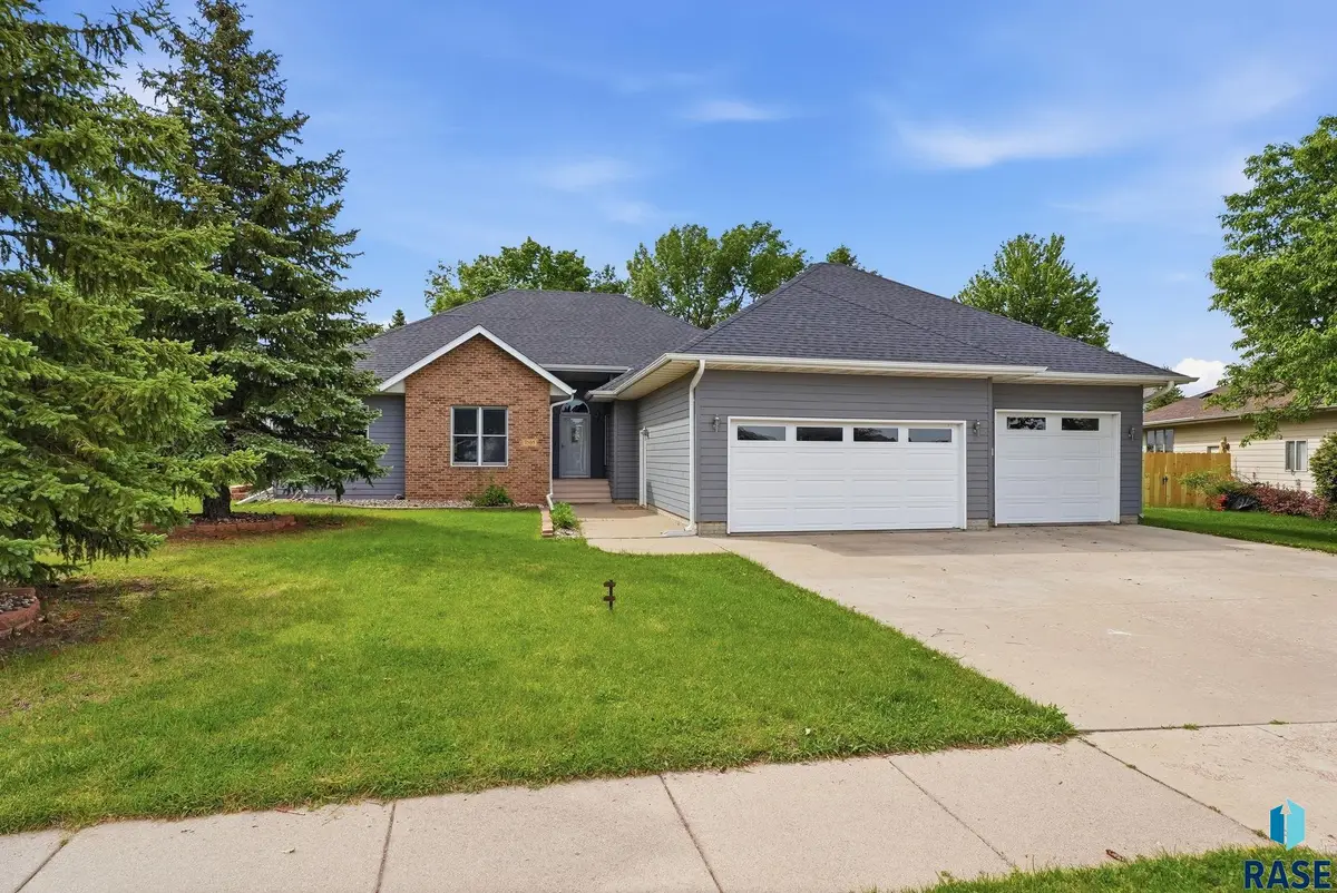 7505 W 15th St, Sioux Falls, SD 57106 - #1