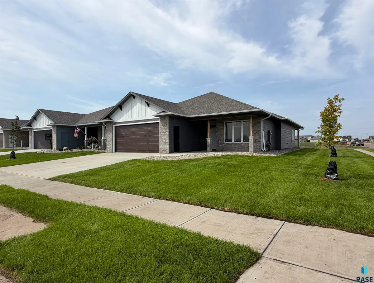 5901 S Huntwood Ave, Sioux Falls, SD 57108 - #1