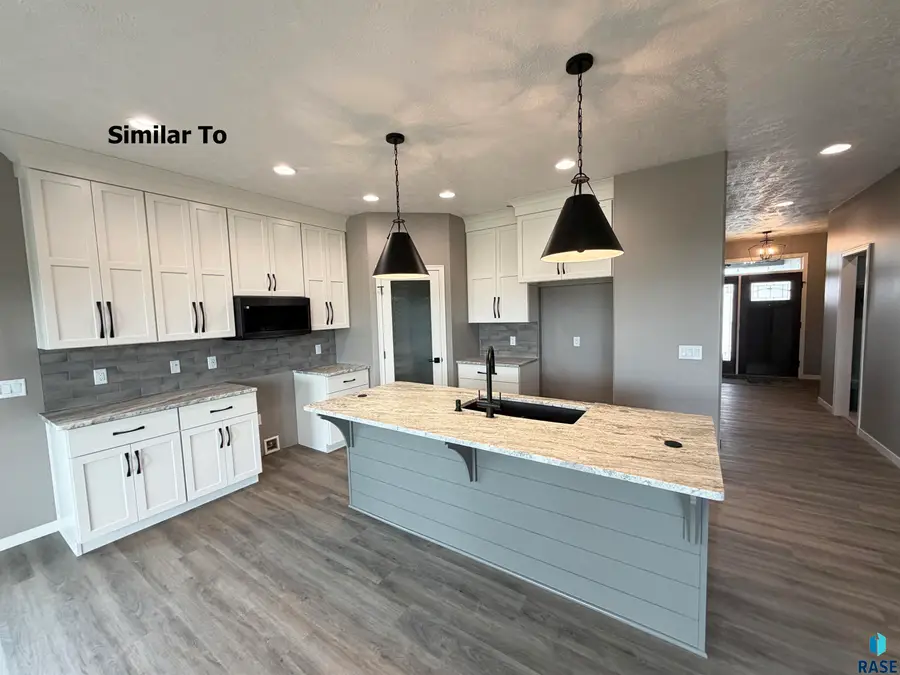 5901 S Huntwood Ave, Sioux Falls, SD 57108 - #2