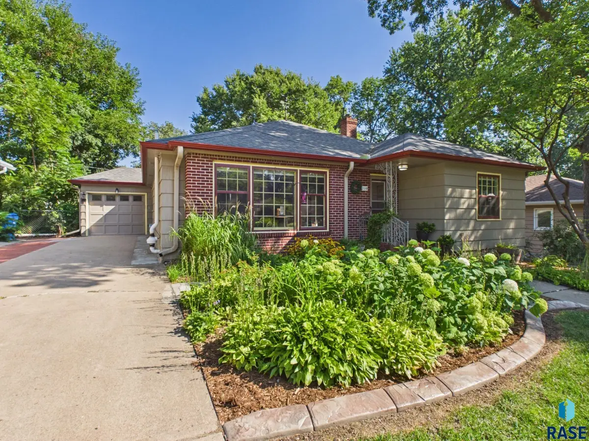 310 E 28th St, Sioux Falls, SD 57105 - #1