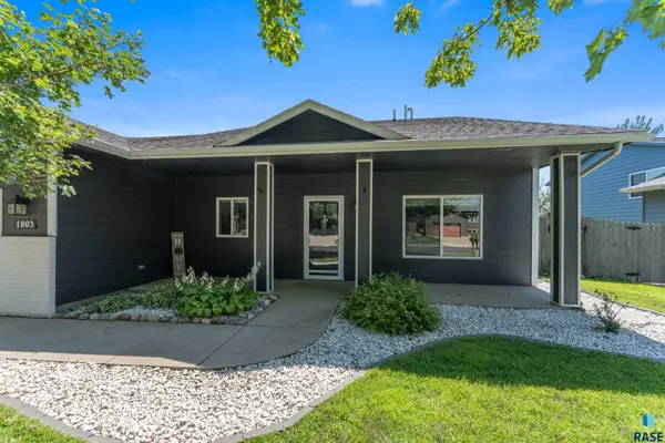 1003 Ash Grove St, Harrisburg, SD 57032